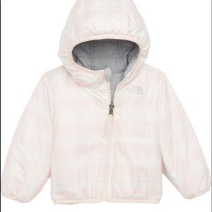North face baby jacket. Size 3-6 month. Great condition!